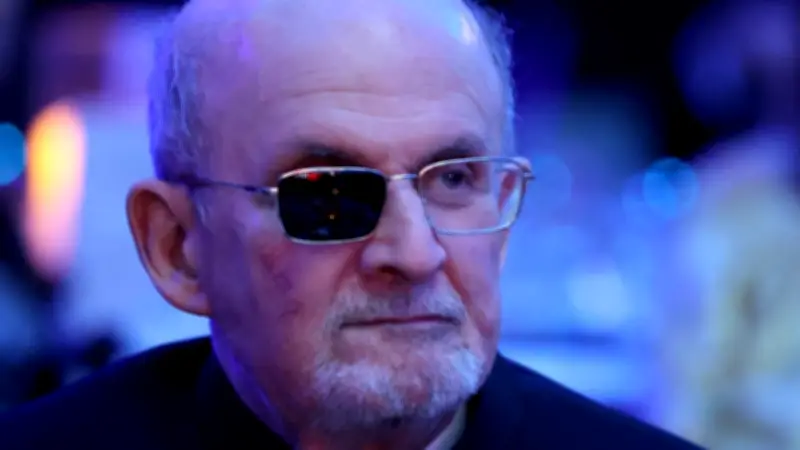 سلمان رشدي يطلق 'الساعة الحادية عشرة' في بوتسدام: بيان أدبي ضد اليأس وهزيمة الطغاة بالفن