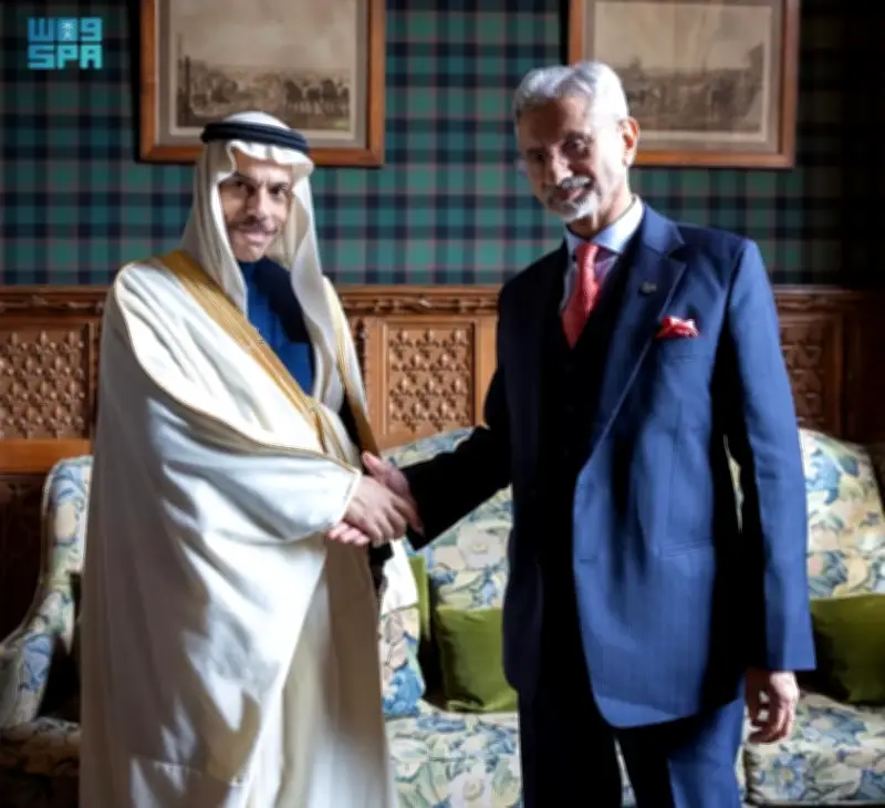 وزير الخارجية السعودي يلتقي نظيره الهندي على هامش قمة مجموعة السبع في فرنسا