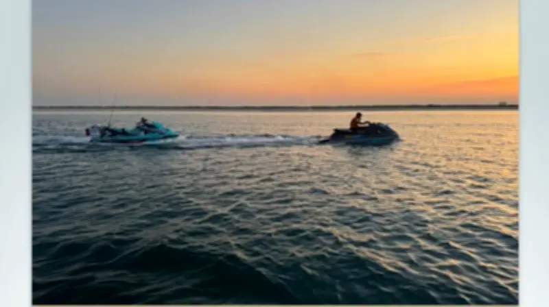 فرق حرس الحدود بالجبيل تنقذ مواطنين بعد تعطل وسيلتهم البحرية في عرض البحر