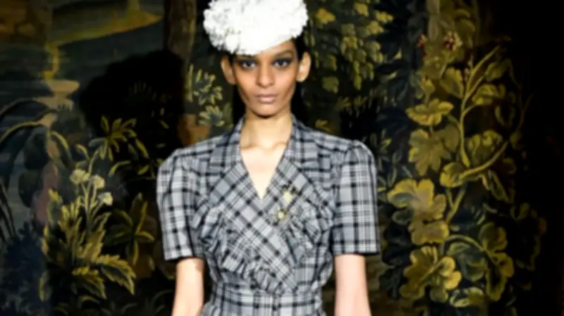 هنري: تمرّد أنيق يعيد كتابة قواعد الموضة بين الأمس والغد