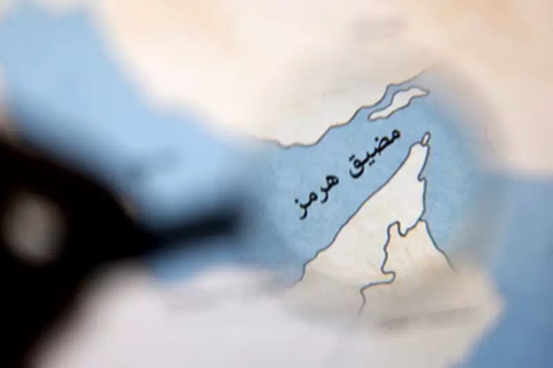 سفينتان صينيتان تتراجعان عن عبور هرمز رغم تعهدات إيرانية بمرور آمن