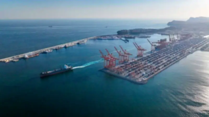 مصدر أمني عماني يؤكد استهداف ميناء صلالة بطائرتين مسيرتين