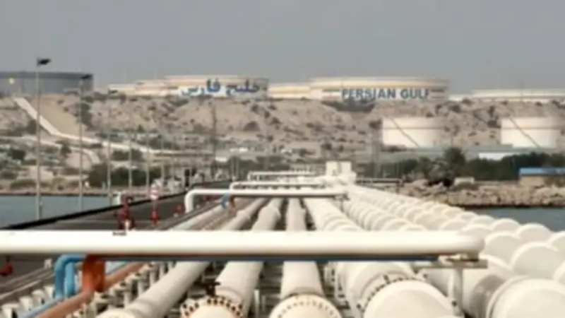 إبراهيم عزيزي يؤكد من جزيرة خرج: صناعة النفط الإيرانية في أوج الاستعداد رغم التهديدات