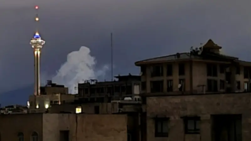 إسرائيل تعلن تنفيذ غارات جوية منسقة على مواقع نووية وسلاح إيرانية