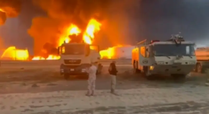 الجيش الكويتي يسيطر على حريق خزانات وقود بمطار الكويت الدولي في عملية بطولية