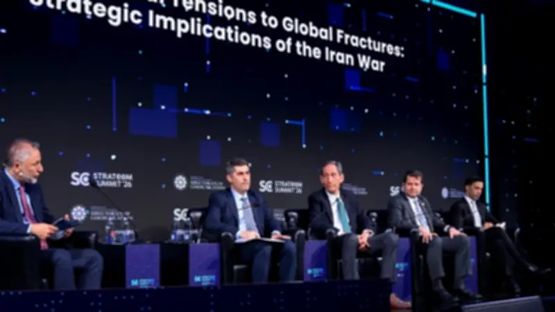 خبراء في قمة ستراتكوم بتركيا يحذرون من كابوس استراتيجي: الاتفاق النووي الإيراني في سلة مهملات ترامب