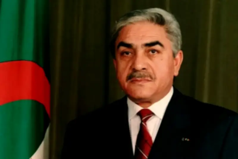 الجزائر تودع رئيسها الأسبق اليامين زروال بعد صراع مع المرض