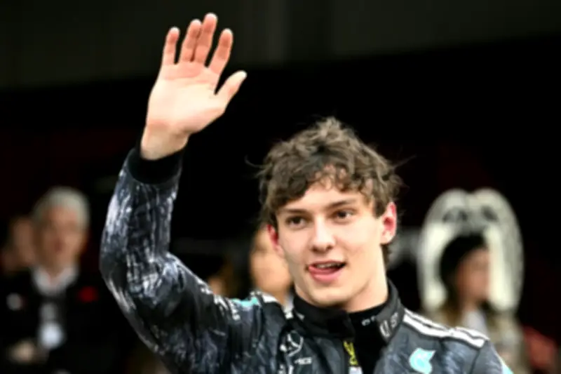 أنتونيلي يتوج بلقب جائزة اليابان الكبرى ويتصدر بطولة العالم للفورمولا واحد