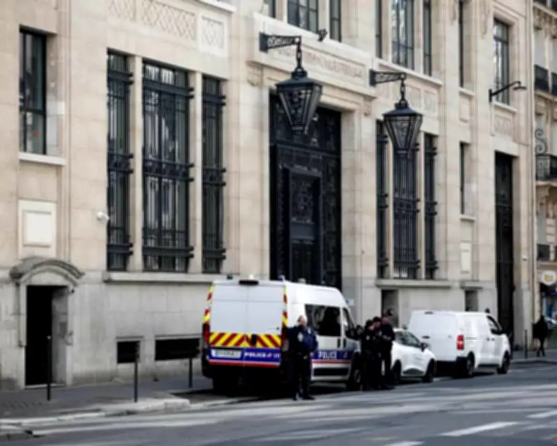 فرنسا تحبط محاولة تفجير أمام بنك أمريكي في باريس وتكشف تفاصيل استدراج شاب عبر سناب شات