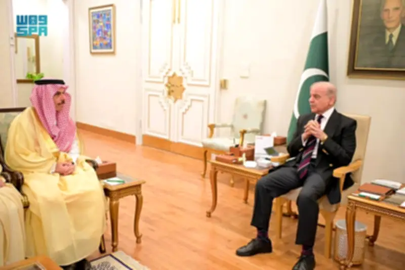 رئيس وزراء باكستان يؤكد دعم بلاده للمملكة العربية السعودية في مباحثات مع وزير الخارجية