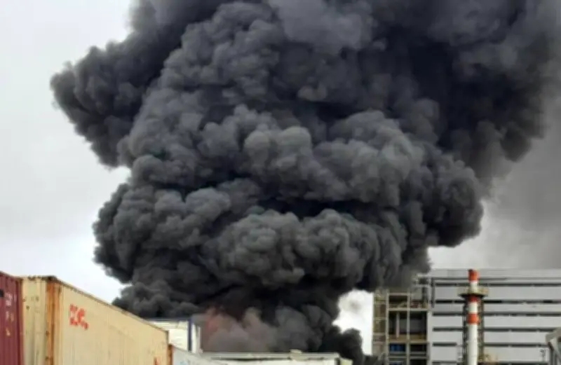 استنفار واسع في النقب بعد تسرب ثنائي كبريتيد الكربون إثر قصف إيراني لمجمع كيميائي