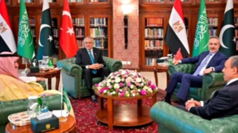 وزراء خارجية الرباعية يبحثون وقف الحرب في اجتماع إسلام آباد وسط تحذيرات قاليباف من غزو بري