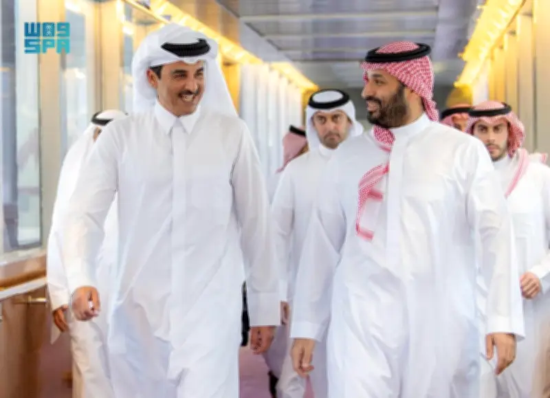 وصول أمير قطر إلى جدة واستقبال ولي العهد له في مطار الملك عبدالعزيز