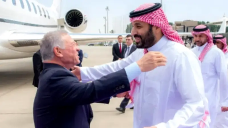 ملك الأردن يصل إلى جدة في زيارة تعزز التنسيق العربي وسط تحديات المنطقة