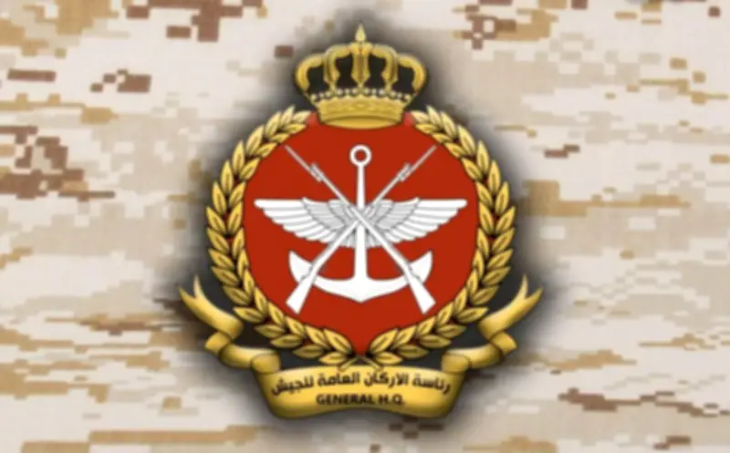 الدفاعات الجوية الكويتية تعترض هجمات صاروخية وطائرات مسيرة معادية وتصدر تحذيرات أمنية