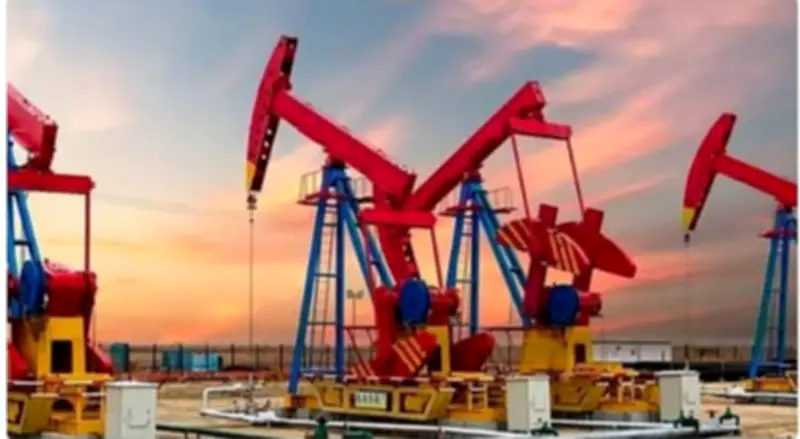 انخفاض أسعار النفط في آسيا بعد تقارير عن استعداد ترامب لإنهاء الحرب مع إيران