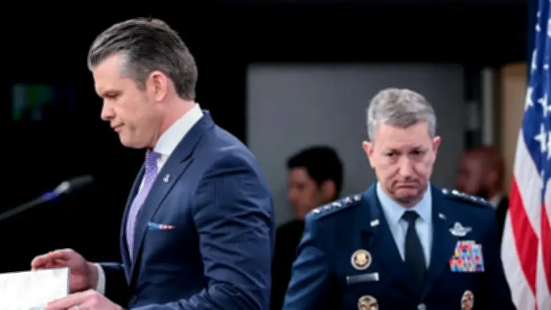 وزير الحرب الأمريكي يحذر إيران: النظام الجديد يجب أن يكون حكيماً ويبرم اتفاقاً