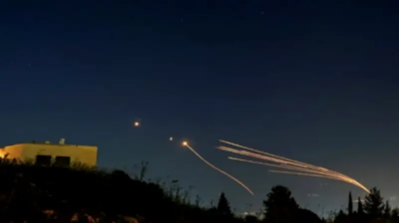 إسرائيل تعترض صواريخ إيرانية فوق دمشق في حادث متكرر يزيد التوتر الإقليمي