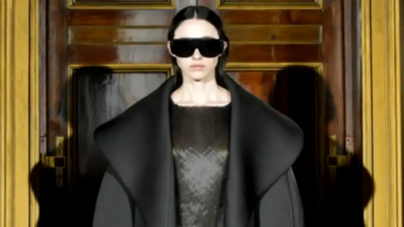 عودة الموضة إلى الجوهر: DAVii يقدم هندسة سوداء في مجموعة خريف وشتاء 2026/27