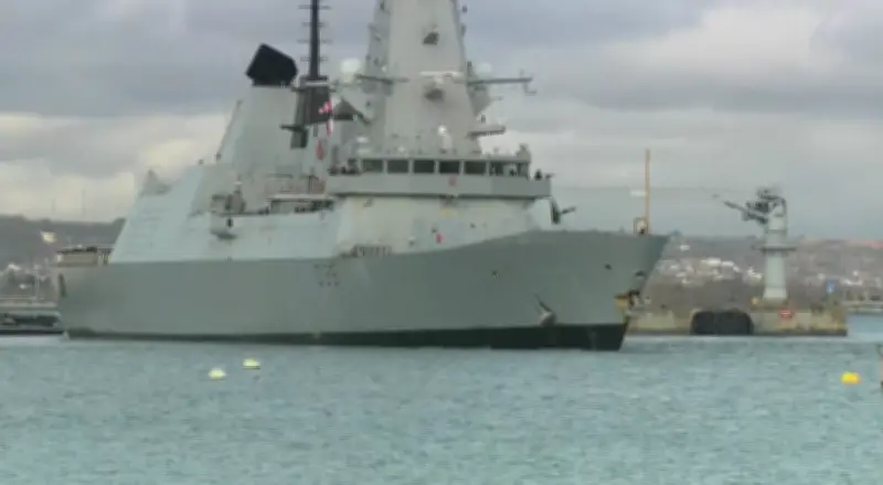 المدمرة البريطانية HMS Dragon تتجه إلى شرق المتوسط في إطار الاستجابة للصراع العسكري