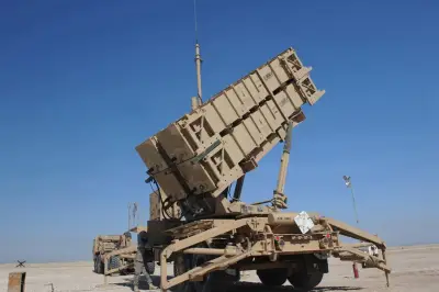 الإمارات تدمر 12 صاروخاً باليستياً وتصد 17 طائرة مسيرة إيرانية في هجوم جديد