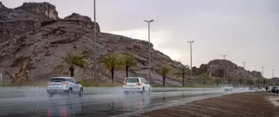 هطول أمطار متفرقة يشمل 12 منطقة سعودية.. مكة تسجل أعلى كمية بـ 54.8 ملم