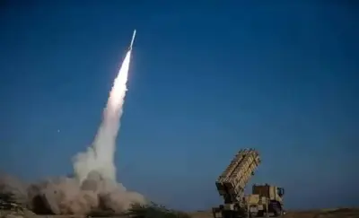 الدفاعات الجوية الإماراتية تتعامل مع 20 صاروخاً باليستياً و37 طائرة مسيرة قادمة من إيران