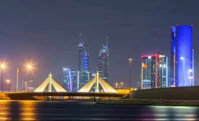 هجوم إيراني بالطائرات المسيرة يصيب 32 في البحرين وتصدي خليجي للصواريخ