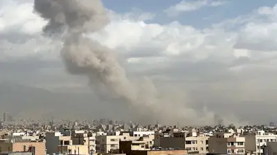 وكالة فارس تؤكد مقتل ابنة وحفيد وصهر خامنئي في غارات أمريكية إسرائيلية على طهران