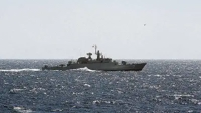 القيادة المركزية الأمريكية تعلن إصابة فرقاطة إيرانية وإغراقها في خليج عُمان