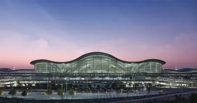 الإمارات تستأنف الرحلات الجوية جزئيًا وتطلق رحلات استثنائية لإعادة المسافرين العالقين