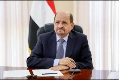 رئيس الوزراء اليمني يؤكد أولوية استقرار عدن ومكافحة الفساد وشراكة مع الصحافة