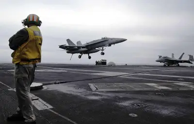 وزير الخارجية السعودي يلتقي نظيره الإيراني في طهران لتعزيز العلاقات الثنائية