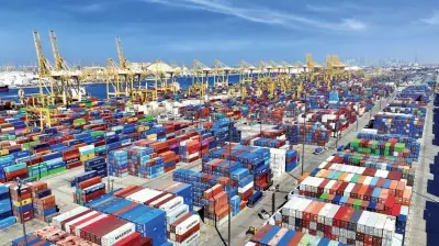 مجموعة موانئ دبي العالمية تؤكد استمرار العمليات الاعتيادية في ميناء جبل علي