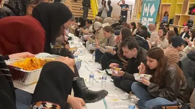 إفطار جماعي في ناشيونال غاليري لندن يعزز الحوار الثقافي بين المسلمين والبريطانيين