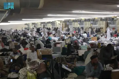 آلاف المعتكفين يبدأون الاعتكاف في الحرمين الشريفين مع دخول العشر الأواخر من رمضان
