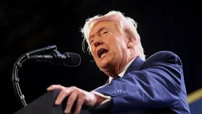 ترامب يتعهد بمواصلة الحرب على إيران حتى الهزيمة الكاملة ويبحث السيطرة على مضيق هرمز