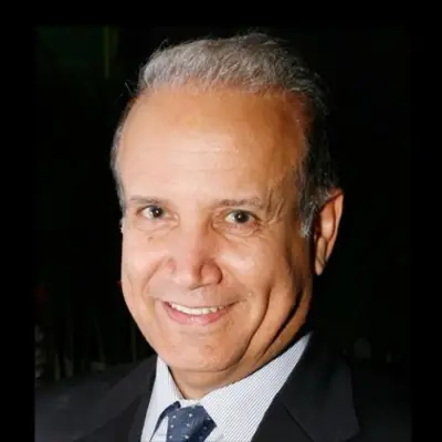 تنصيب خامنئي الثاني: حكم وراثي جديد في إيران وسط أزمات النظام الديني