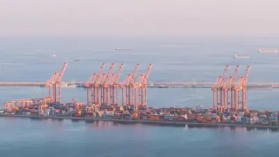 هجوم بمسيرات على ميناء صلالة العماني.. الأجهزة الأمنية تستنفر وتتصدى