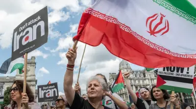 لندن تستخدم نهر التيمز حاجزاً فريداً لفصل مظاهرات مؤيدة ومعارضة لإيران