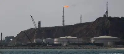 ضربة أمريكية على جزيرة خرج الإيرانية تهدد بتصعيد أسعار النفط العالمية