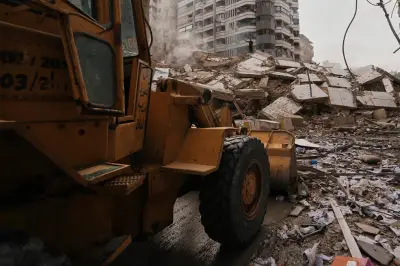 ماكرون يعرض استضافة محادثات سلام لبنانية إسرائيلية ويحمل حزب الله مسؤولية التدهور