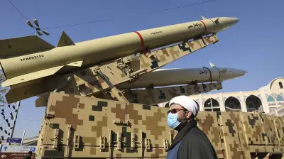 الحرس الثوري الإيراني يهدد باستمرار الهجمات حتى إخلاء القواعد الأمريكية في الشرق الأوسط