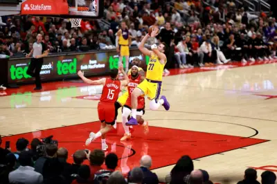 دونتشيتش يقود ليكرز للفوز السادس توالياً وسبيرز يهزم كليبرز في دوري كرة السلة الأميركي