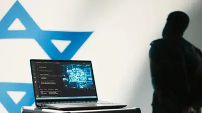 تسريب مكالمة سرية صادمة: عميل الموساد يهدد قائداً إيرانياً ويحذره من القائمة السوداء