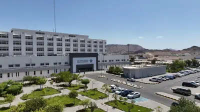 فريق طبي سعودي ينقذ معتمراً مصرياً من تمدد خطير في الشريان الأورطي بالمدينة المنورة