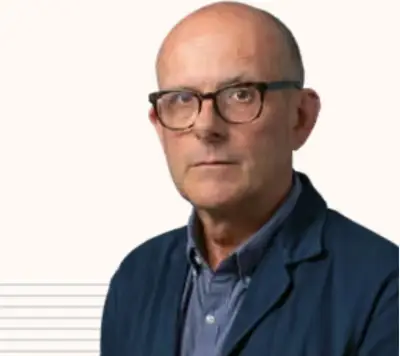 كاتب بريطاني يحذر: استهداف حقول النفط والغاز يهدد بأزمة اقتصادية عالمية