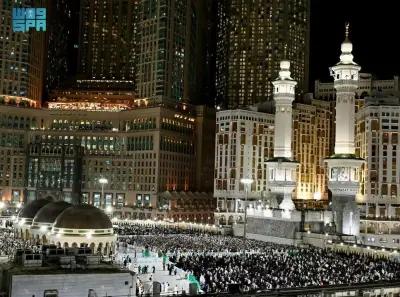 المسجد الحرام يشهد إقبالاً هائلاً للمصلين في ليلة الثلاثين من رمضان