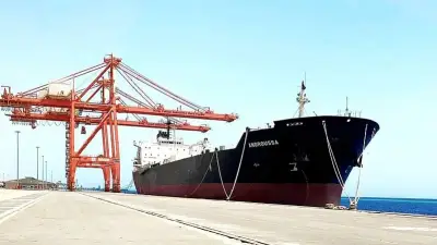 ميناء ينبع يواصل ضخ النفط بسلاسة رغم الأزمات الإقليمية.. وتوقعات بارتفاع الشحنات لمستويات قياسية