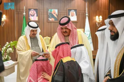 أمير حائل يستقبل أطفال جمعية رفاق الأيتام ويهديهم الهدايا والعيديات